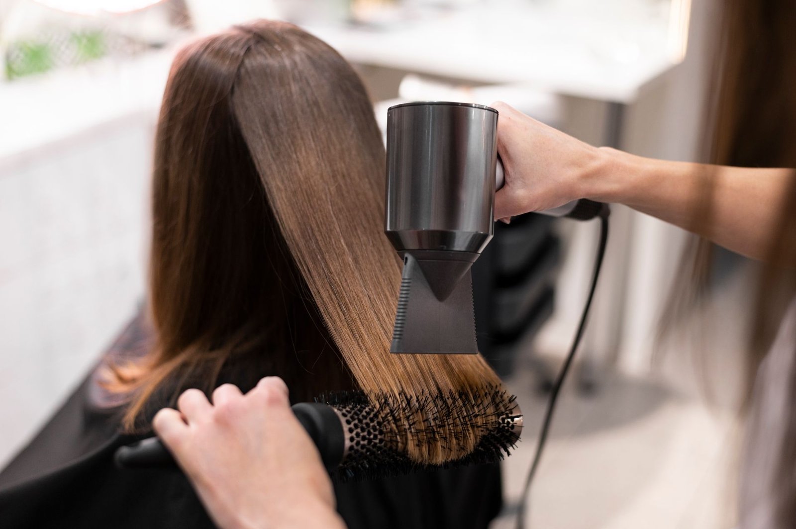 woman-getting-her-hair-done-beauty-salon (1)